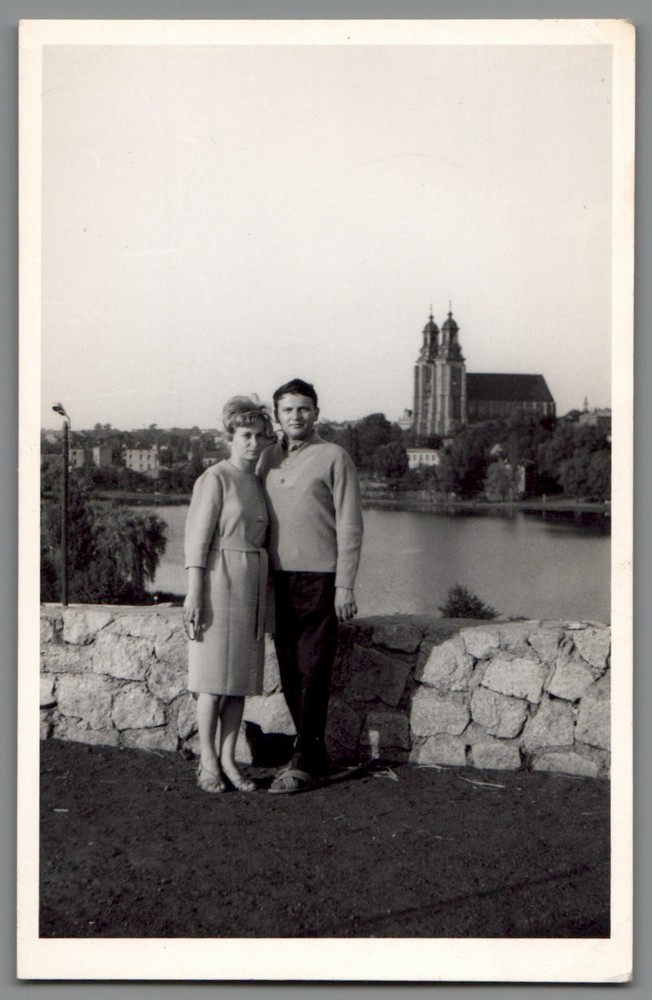 Photo Gniezno Gnesen Cathedral Pretty Couple Jelonek Lake Poland (F2056)