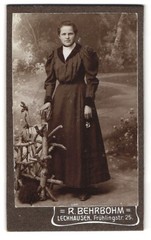 Photograph R. Behrbohm, Lechhausen, Spring Street 25, woman in elegant dress
