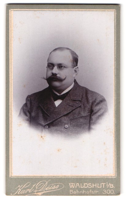 Photograph Karl Deiss, Waldshut, Bahnhofstraße 300, bourgeois gentleman with glasses