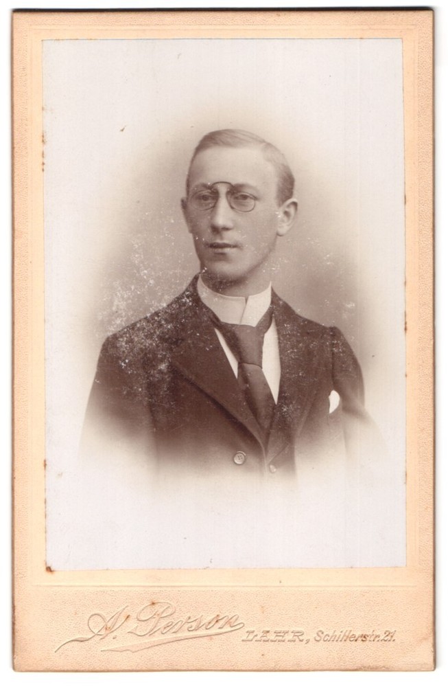 Photograph A. Person, Lahr, Schillerstraße 21, young man with pinch in portrait