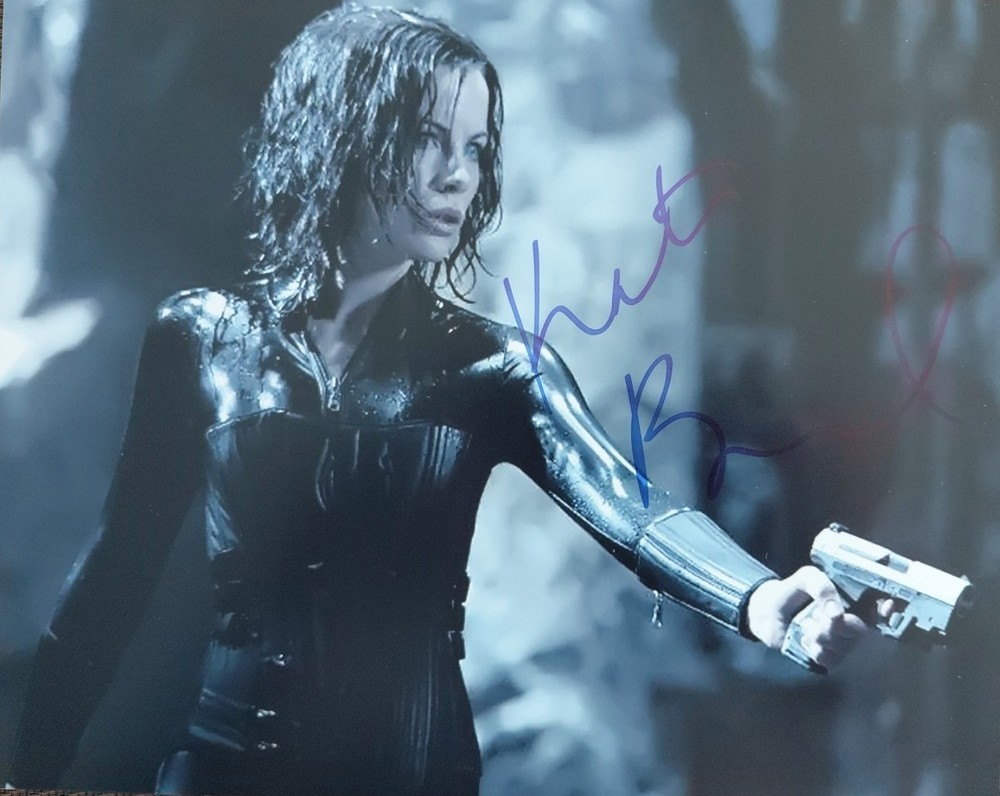 KATE BECKINSALE ** Actress Hand Signed Autograph COA