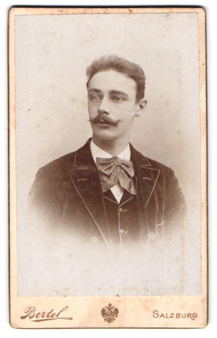 Photograph Eduard Bertel, Salzburg, portrait of an elegant gentleman
