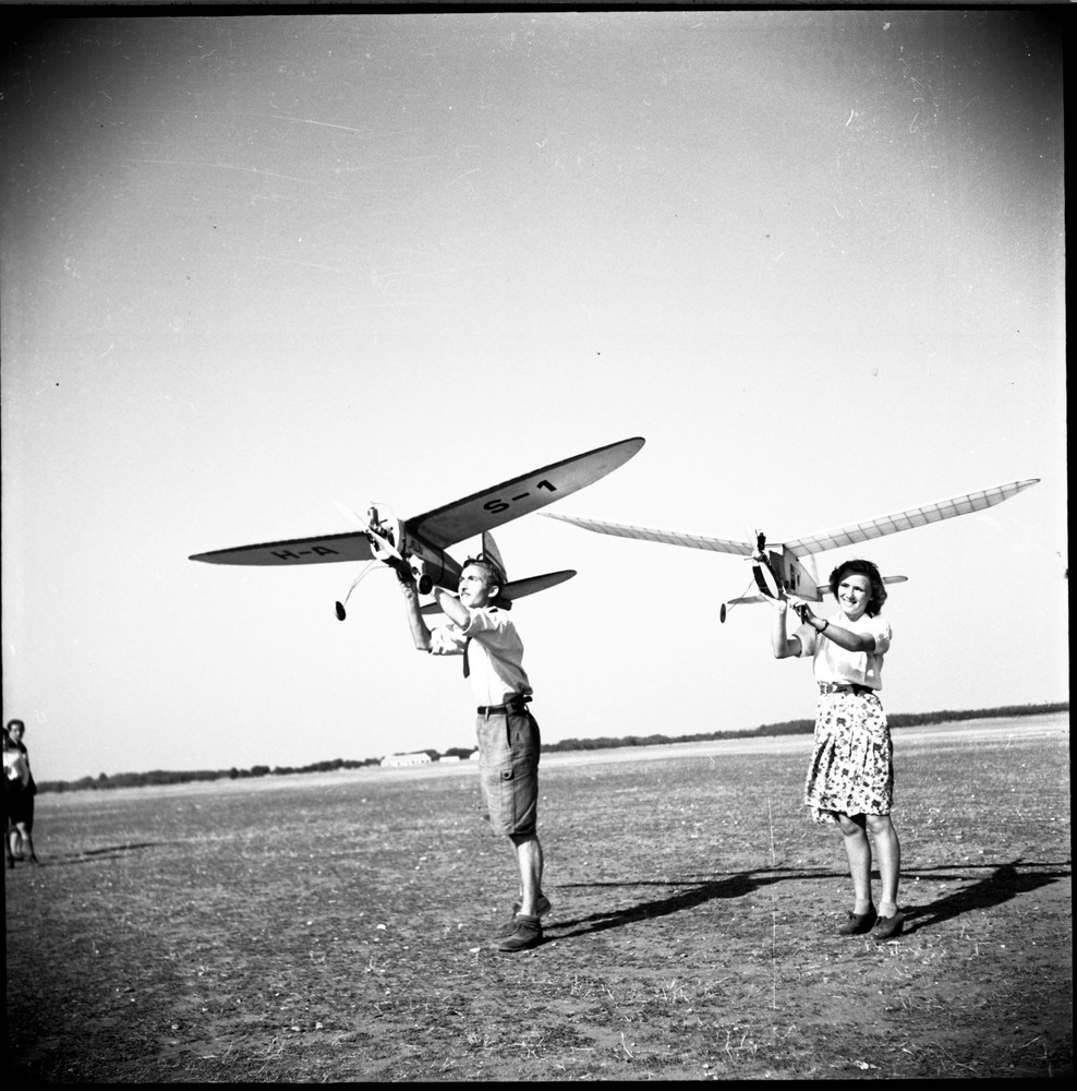 gasoline-powered model airplane competition, unusual by Szendrő (Szendro), origi
