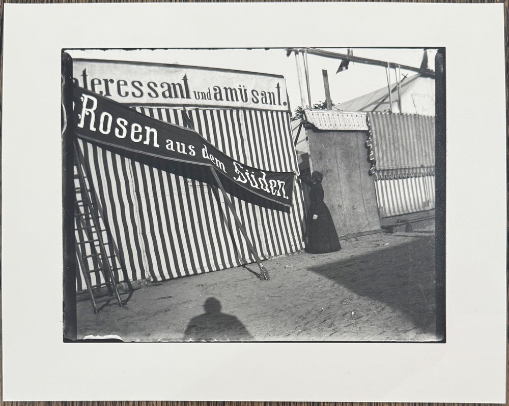 Heinrich Zille, the roses from the south, photograph from the estate, 1900/1997