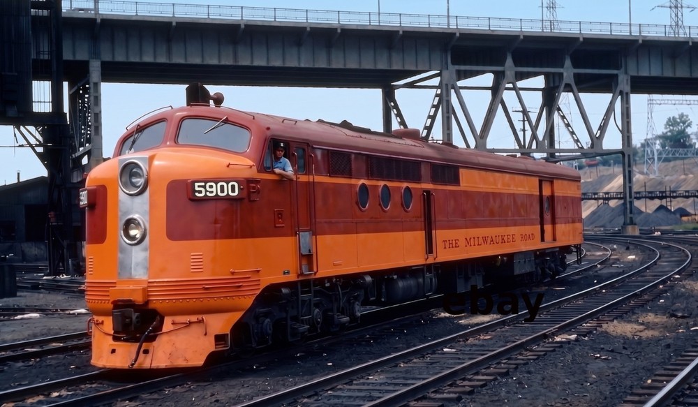 Photo Art Print of Milwaukee Road 5900 Diesel Electric Motor Car