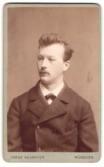 Photograph Franz Neumayer, Munich, Neuhauserstraße 29, commoner with G