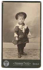 Photography Hermann Tietz, Berlin-SW, Leipziger-Strasse 46-50, portrait hüsch ge