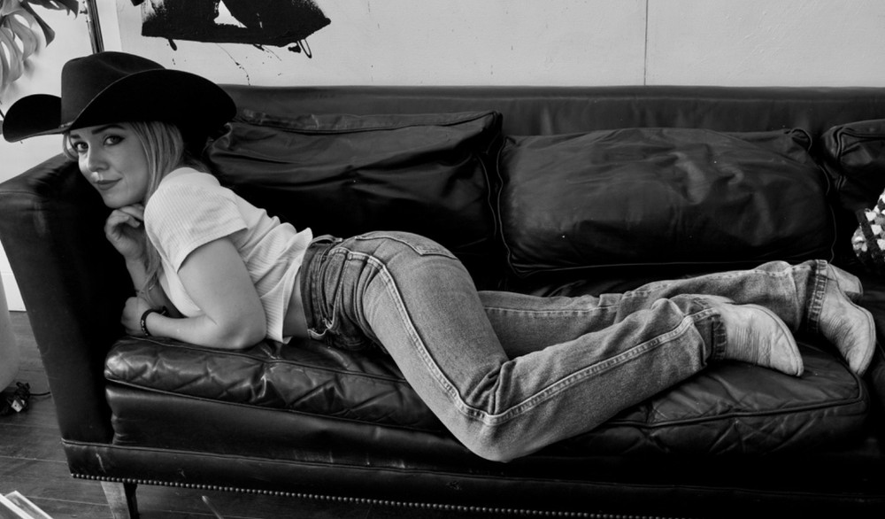 »Honky Tonk Girl» western Print 17’x11′ photo cowgirl black and white Leica