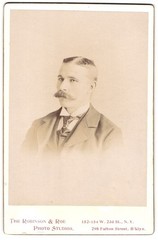 Photograph The Robinson & Roe, New York, 23rd St 152-154, Elegant Gentleman with Sc