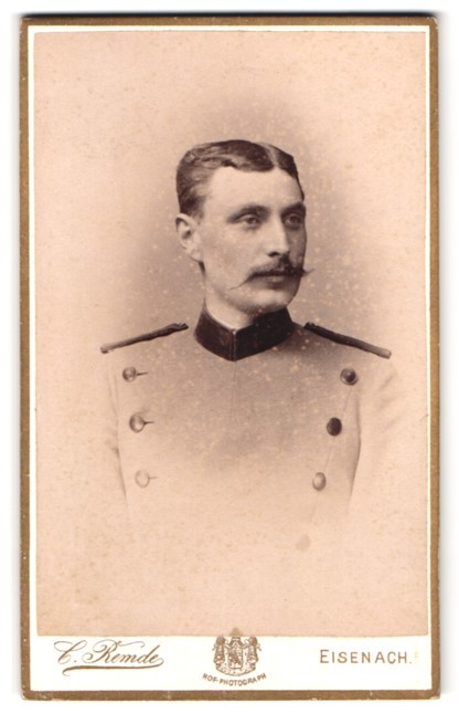 Photograph Carl Remde, Eisenach, Frauenberg 27, portrait soldier in uniform with
