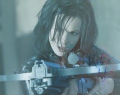 KATE BECKINSALE *–* Actress Hand Signed Autograph COA