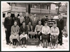 Photograph Görschnitz, school class with teacher in the snow 1962