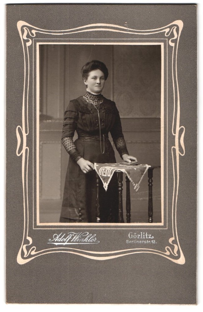 Photograph Adolf Winkler, Görlitz, Berlinerstraße 12, woman in fitted dress