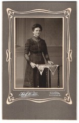 Photograph Adolf Winkler, Görlitz, Berlinerstraße 12, woman in fitted dress