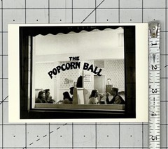 Popcorn Ball c. 1942 By Gordon Coster – Fotofolio Art Print Card