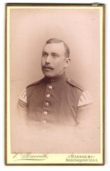 Photograph V. Bierreth, Mannheim, soldier in uniform musician Rgt. 111