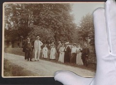 2 photographs Oybin, spa guests in front of the air bath of the sanatorium, 1907