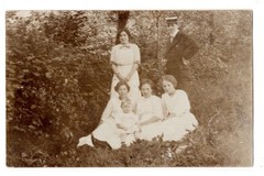 Photo Postcard Family Outing Forest Ladies Child Man Hat c.1910 (B2 225)