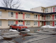 Magnum Square Print by Alec Soth: Fairway Motor Inn, from “Niagara” (Signed)