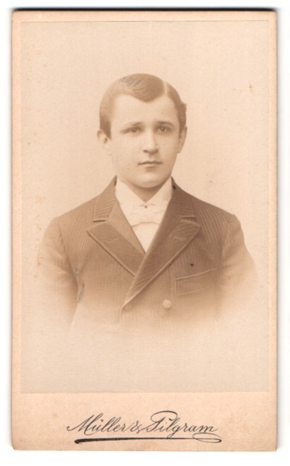 Photograph Müller & Pilgram, Dresden, See-Str. 21, portrait of young boy in anz