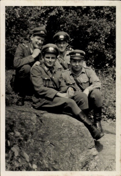 Photo CIP, barracks People’s Police of the GDR, group picture in uniform – 11360806