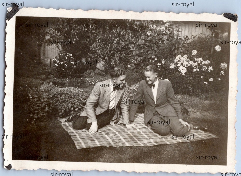 Nordhorn 1941 – Men on Picnic Blanket – 1940s Gay Interest – Photo 9x6cm
