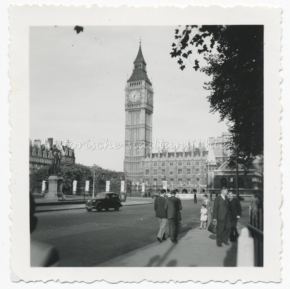 London 1949 – Houses of Parliament – Car Passersby – Vintage Photo 1940s