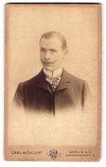 Photograph Carl Wöhlert, Berlin, Landsberger Straße 8, young gentleman with pattern