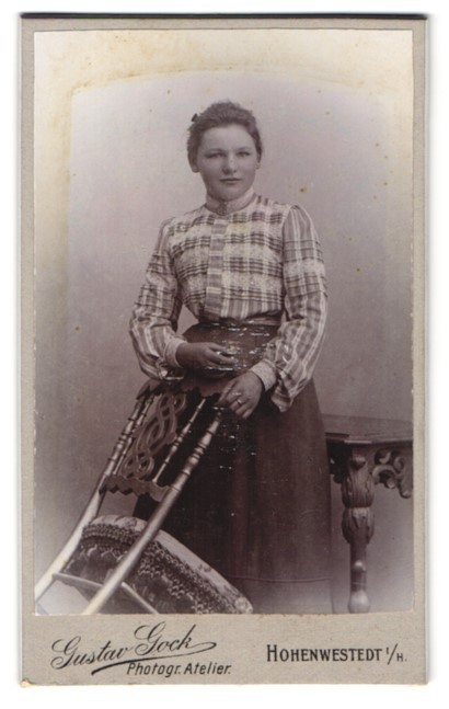 Photograph Gustav Gock, Hohenwestedt i. H., young lady in blouse and skirt