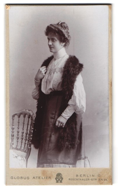 Photography Atelier Globus, Berlin, Rosenthaler-Str. 27-31, Young Lady in Blouse