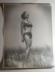 ORIGINAL PHOTOGRAPH TWO PIECE SWIMSUIT MODEL ON BEACH 1940’S TO 1950’S 11 X 14