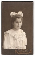 Photograph Th. Heppler, Dresden, Hauptstraße 24, girl in white dress and mi