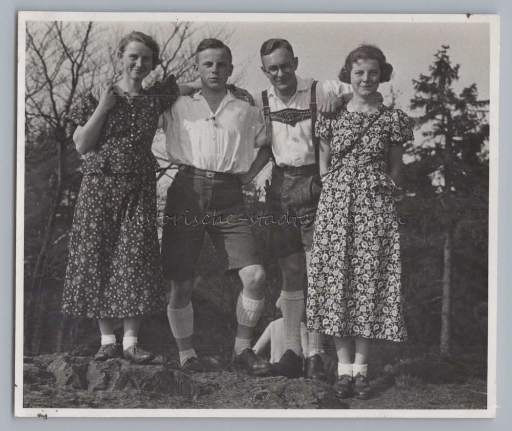 Portrait Men Women Costume Summer Dress – Vintage Photo 1930s
