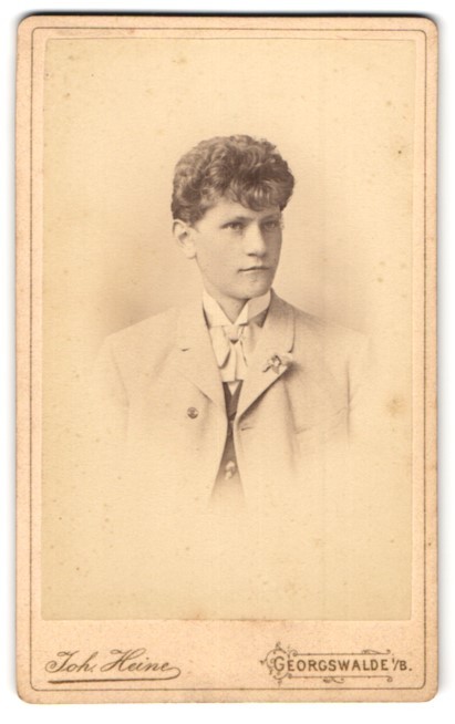 Photograph Joh. Heine, Georgswalde I. B., preppy beautiful man in bright suit
