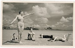 BDM Woman Blonde Like Leni Riefenstahl Swimwear Beach Scene Kiel Vintage 1936 (2)