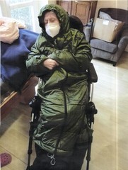Suit for mountaineer or disabled in wheelchair