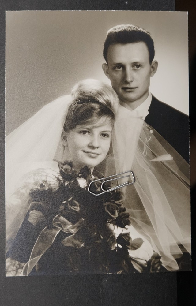 Photo portrait Regensburg wedding marriage bridal veil bouquet of flowers picture man Pk