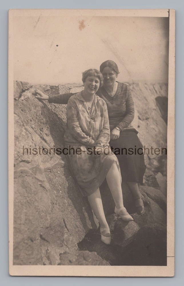 Portrait of Two Women – Travel Leisure Fashion – Vintage Photo 1930s