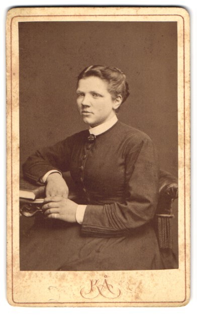 Photograph Karl Ågren, Upsala, Svartbäcksgatan No. 2, Portrait of a Lady at Tis