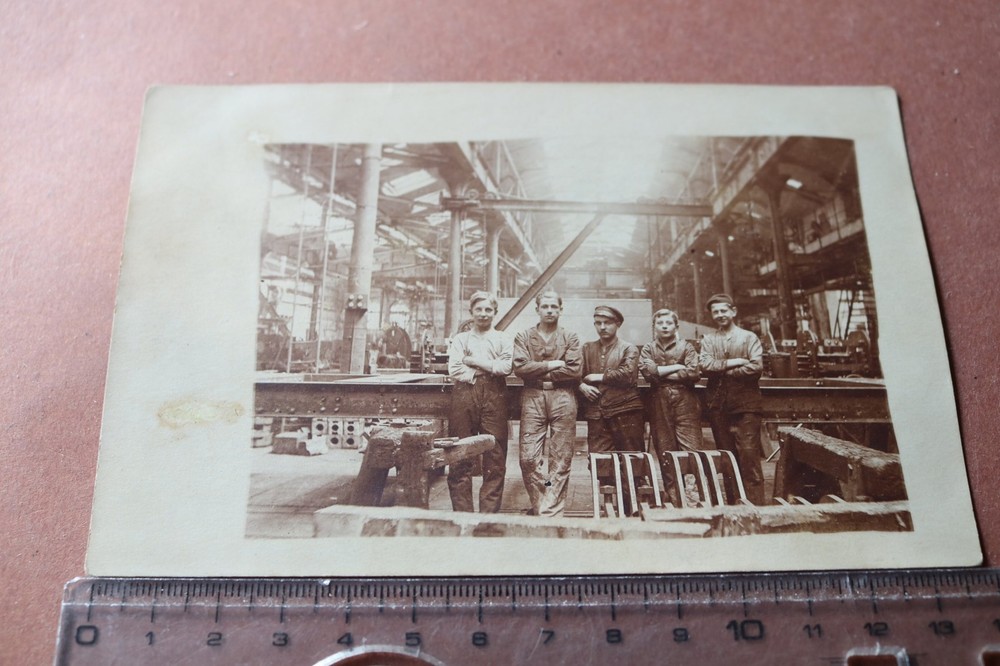 Old photo – group of boys, apprentices??? machine fitter?? 1910-20 ?
