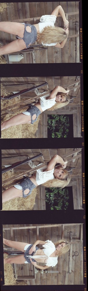 1 roll (15 negatives) of color medium format Kodak VPS sexy pin ups