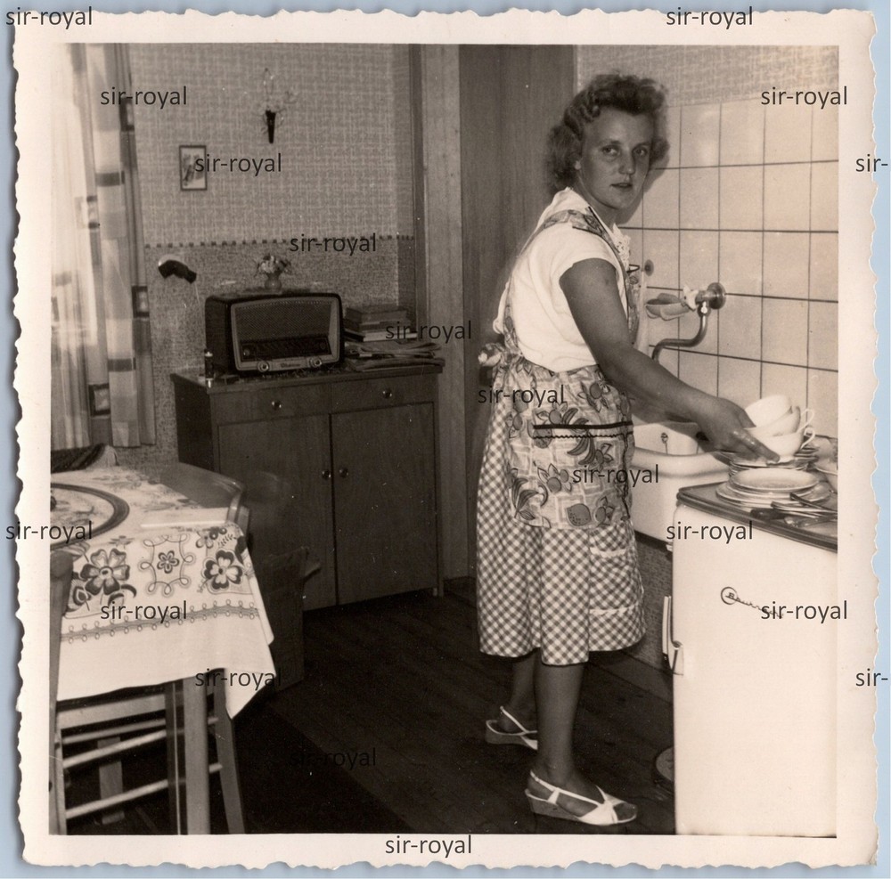 Woman in Kitchen Circa 1960 – Bauknecht Fridge – Elektra 56S Radio – Photo 9x9cm