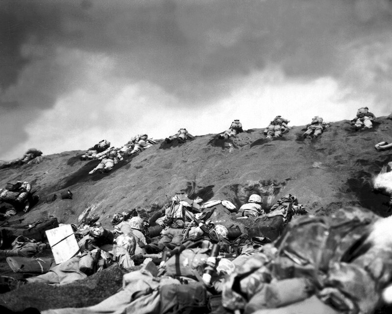 New World War II Photo: 5th Division Marines on Red Beach 1, Iwo Jima – 6 Sizes!