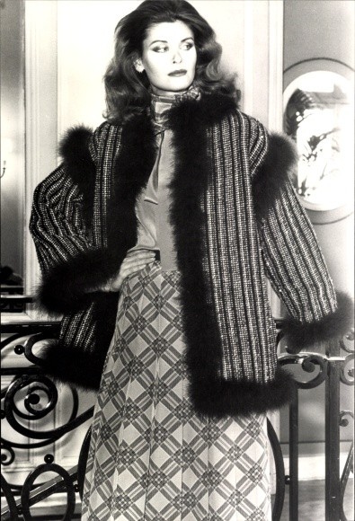 Photo Fashion, Christian Dior Boutique, Swiss Textiles, April 1977 – 11401126