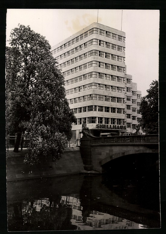 Photograph Atlantic, view of Berlin, shell skyscraper on the banks of the Tirpitz 1939