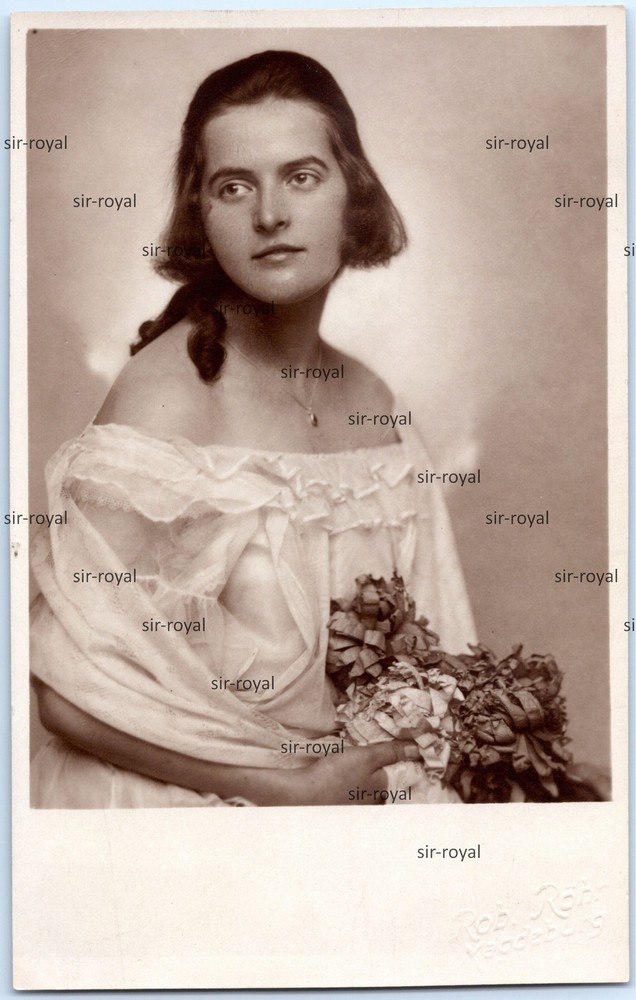 Magdeburg 1923-pretty woman in portrait-RPPC-photo postcard 9x14cm