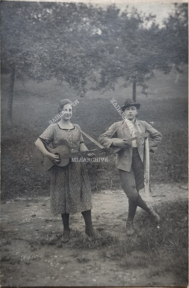 Postcard Postcard Photo Woman Man Musician F22