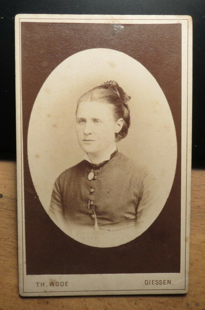 Young Woman Portrait circa 1870/80s/CDV Th. Wode Giessen