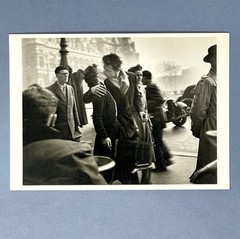 Kiss By The Hotel De Ville Paris 1950 By ROBERT DOISNEAU Fotofolio Art Card 1983