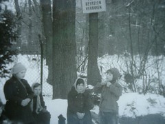 «SCHOOL COUNTRY HOME»: PHOTOGRAPHY, PHOTO, SCHOOL CHILDREN, STUDENTS, FOREST, WINTER, CHILDREN!